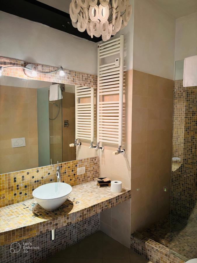 Central Station Suite Bologna Bagian luar foto