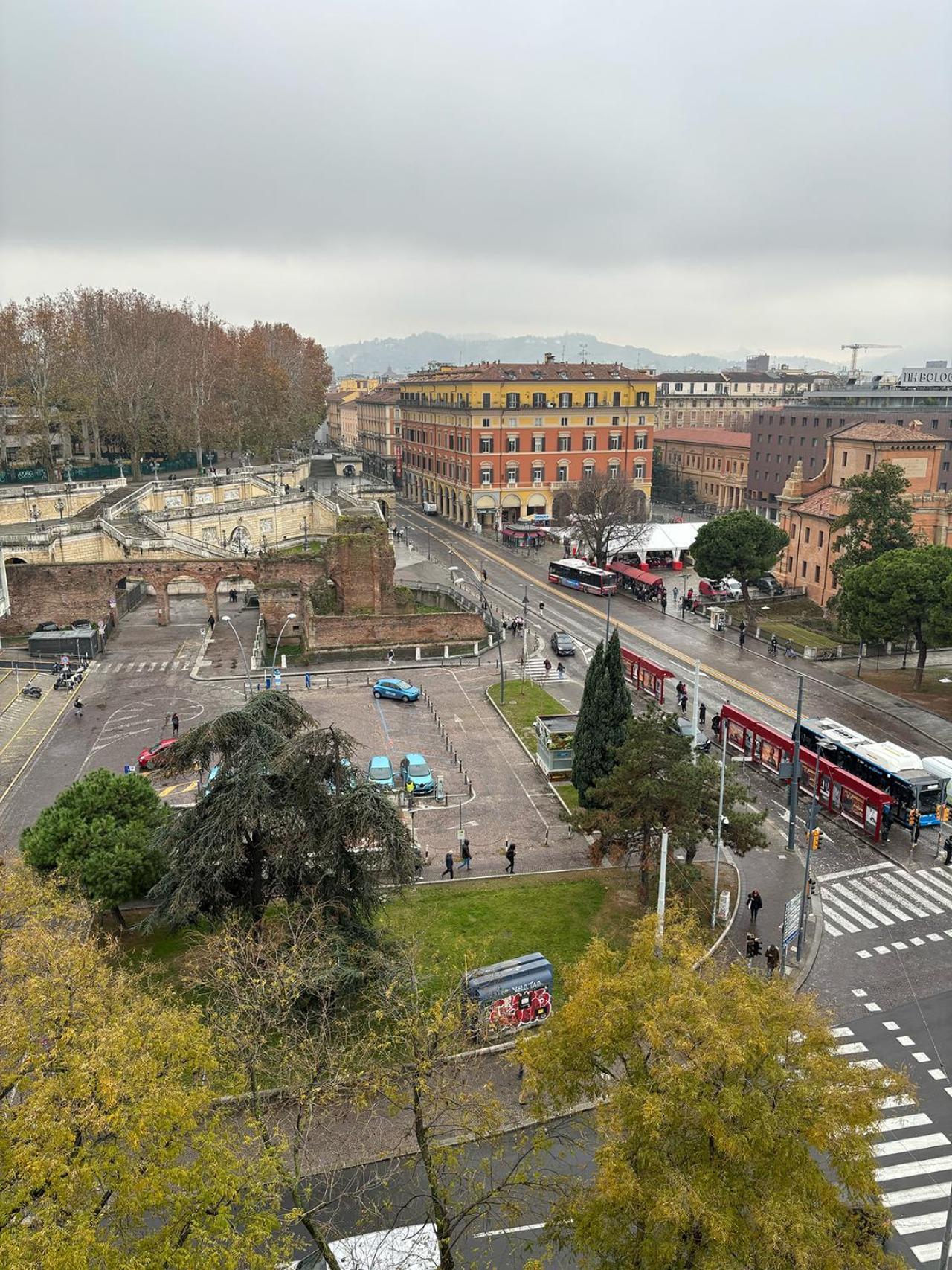 Central Station Suite Bologna Bagian luar foto