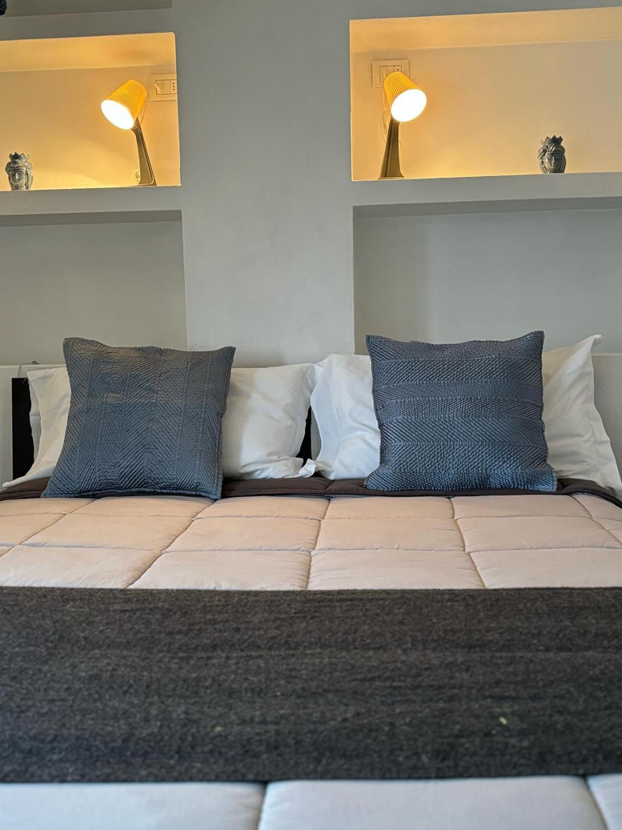 Central Station Suite Bologna Bagian luar foto
