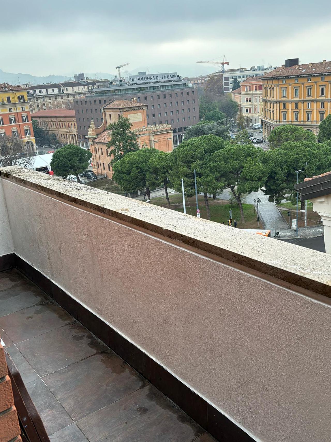 Central Station Suite Bologna Bagian luar foto