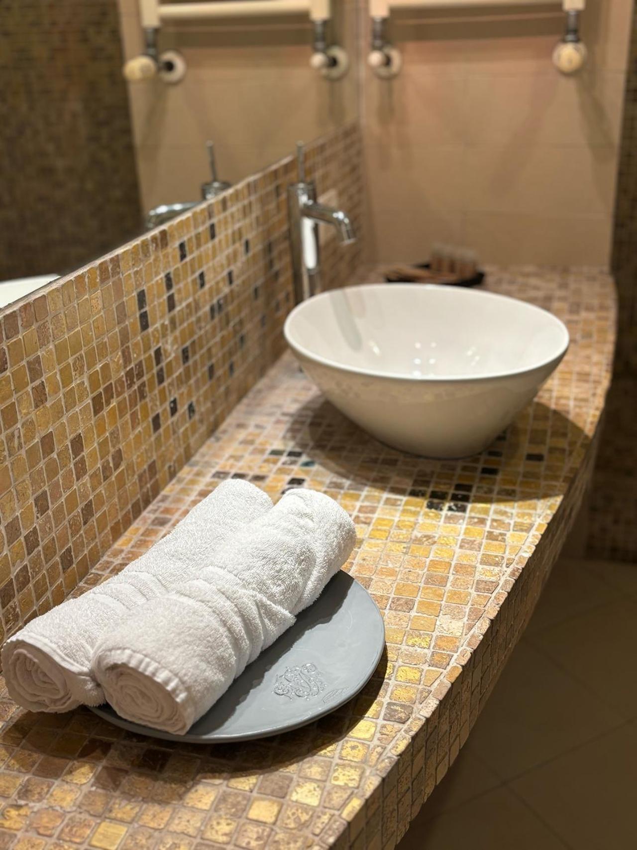 Central Station Suite Bologna Bagian luar foto
