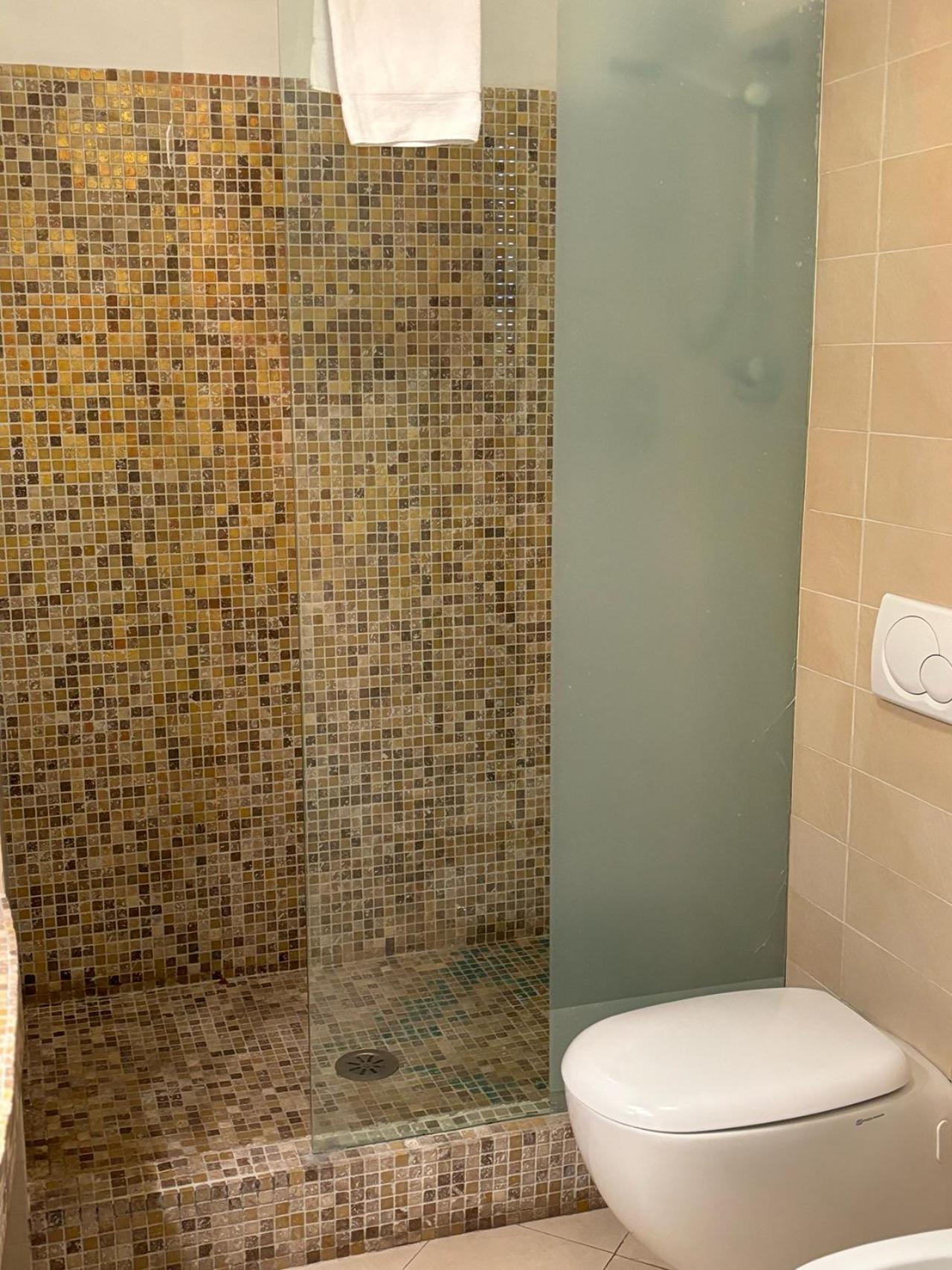 Central Station Suite Bologna Bagian luar foto